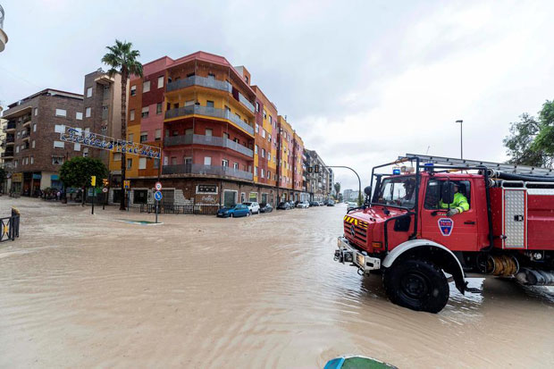 Незапамћено невреме у Шпанији, две особе погинуле (ВИДЕО)
